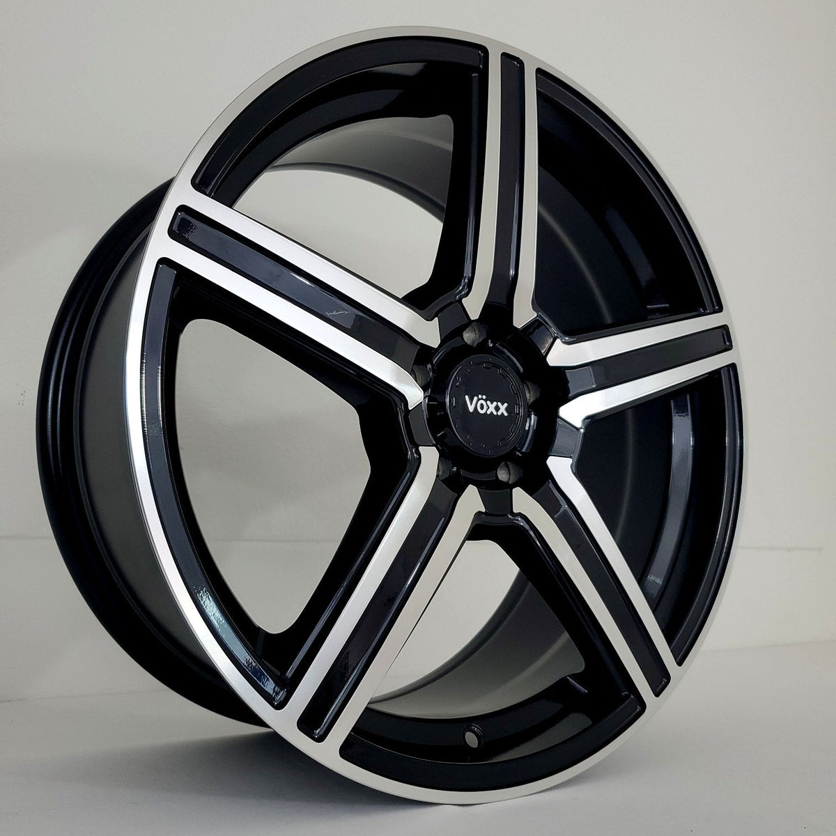 Voxx Wheels - Como Gloss Black Machined Face 18x8